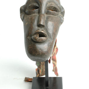 Kungang mask with oval face