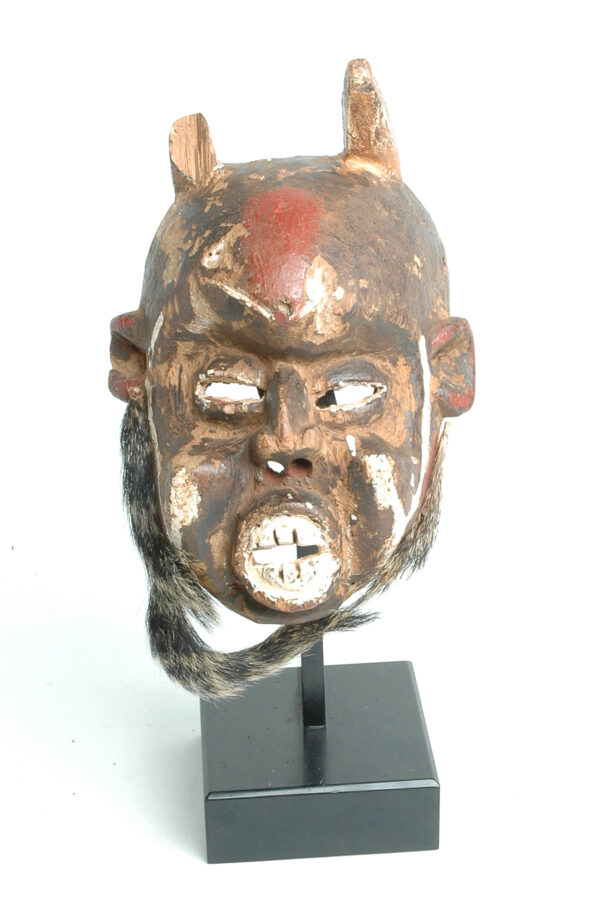 Kungang mask with cat fur