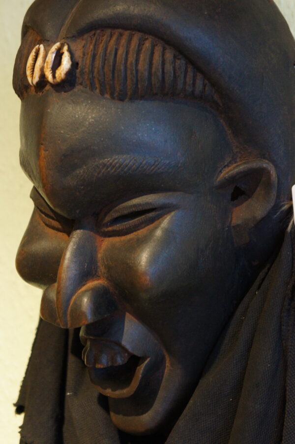 Kungang mask with kauris on forehead - Image 5