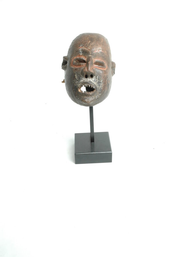 Kungang mask with red eye edges