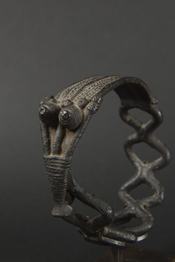 Gan arm ornament